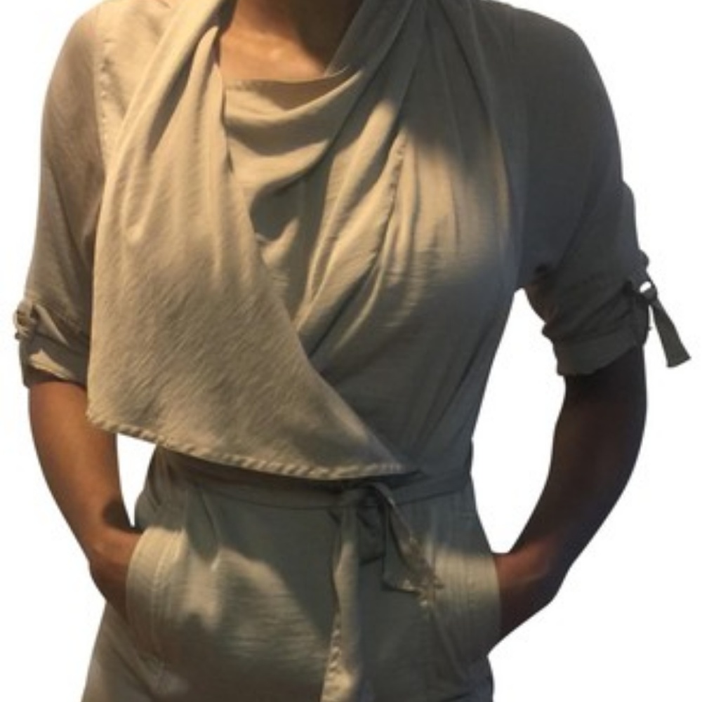 BCBG dress with pockets, arm buckles & waist tie.